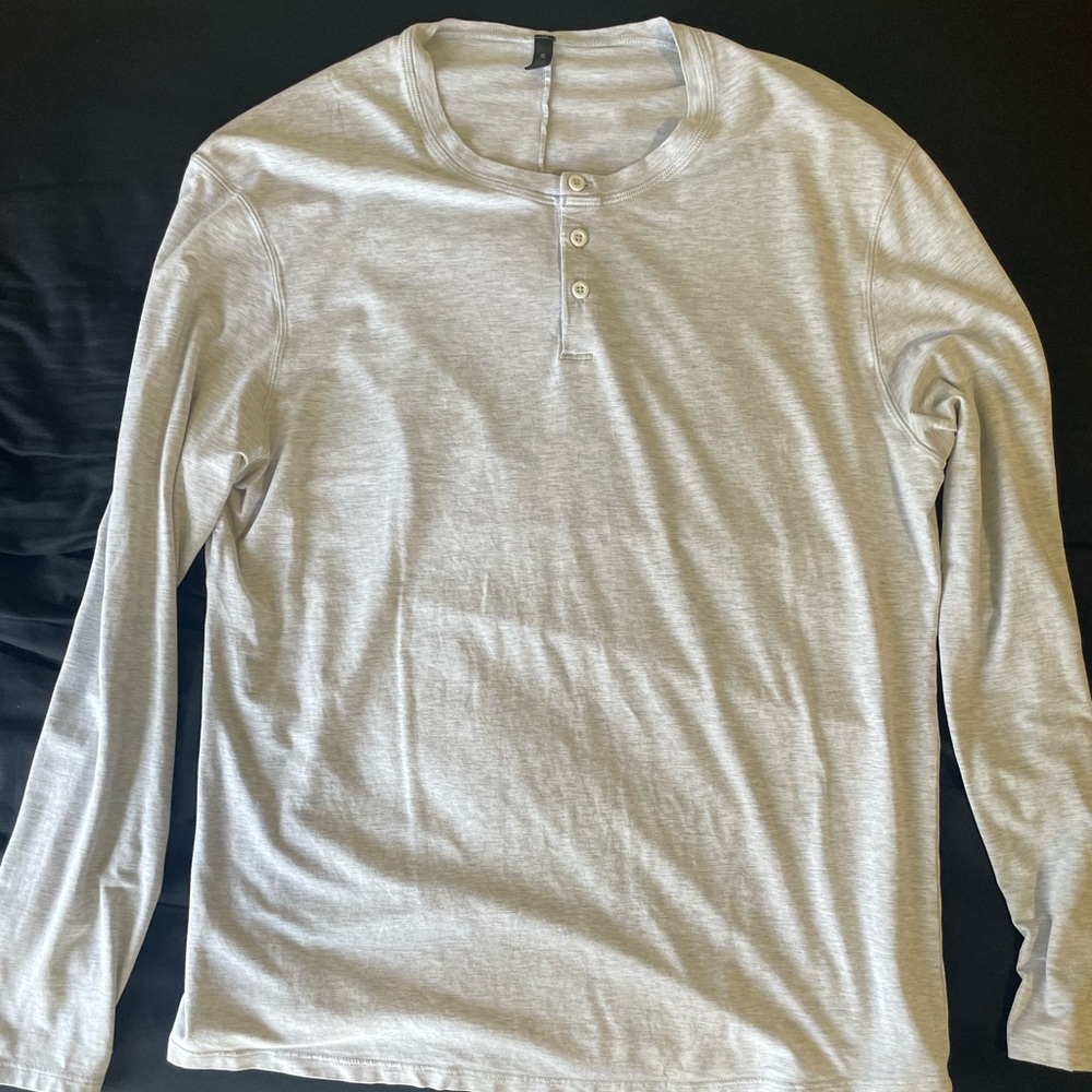 Lululemon Henley long sleeve t shirt (heather gray / cream) XL
